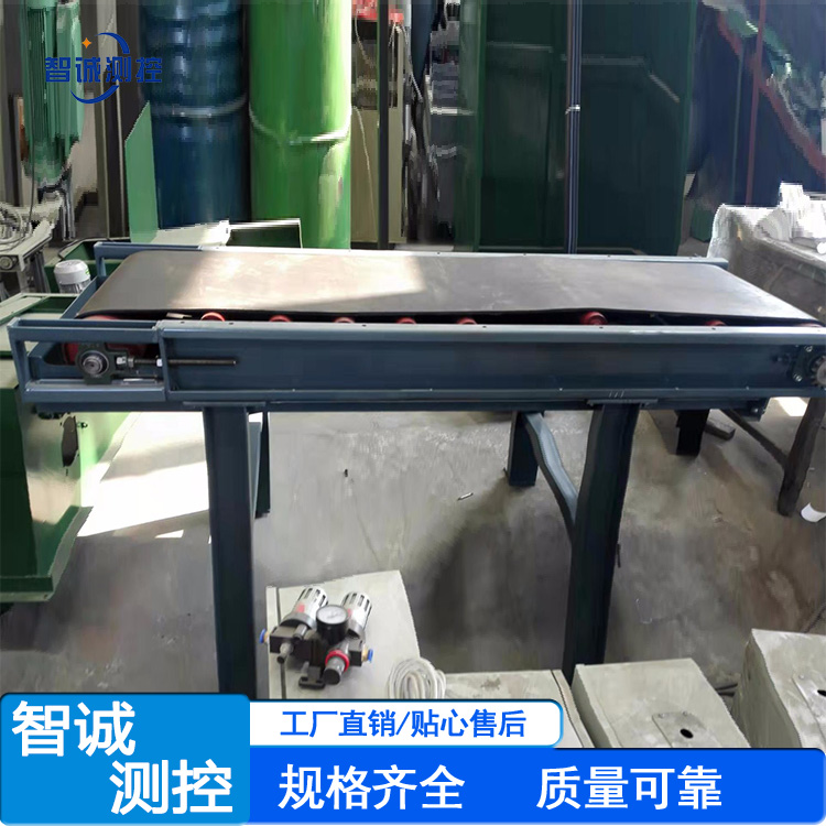 小型輸送機